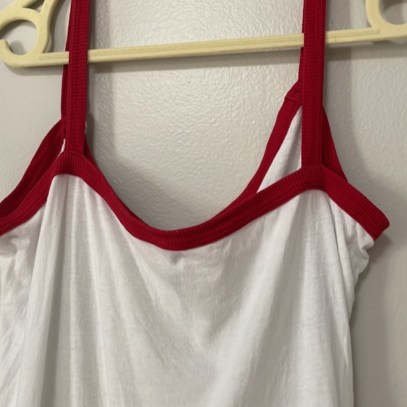 White tank top with red anchors. Size medium - Picture 4 of 5